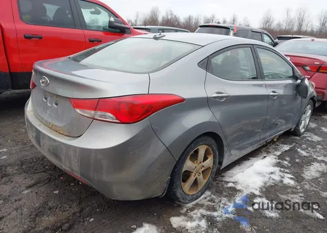 2013 Hyundai Elantra Gls z USA, uszkodzony, nr VIN KMHDH4AE4DU935933